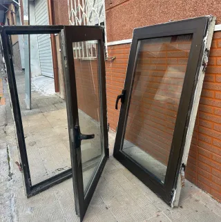 Pareja de Ventanas Aluminio color marrón  110x70