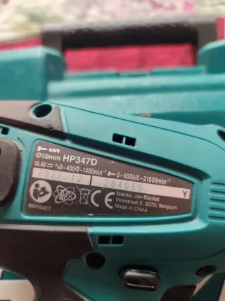 Taladro Percutor Makita  HP347D001, con 3 Baterías