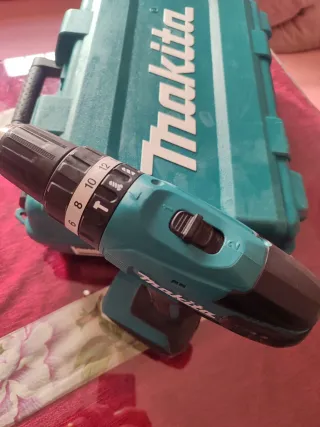 Taladro Percutor Makita  HP347D001, con 3 Baterías