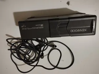 Radio cassette Kenwood KRC-378R + Cargador CDs