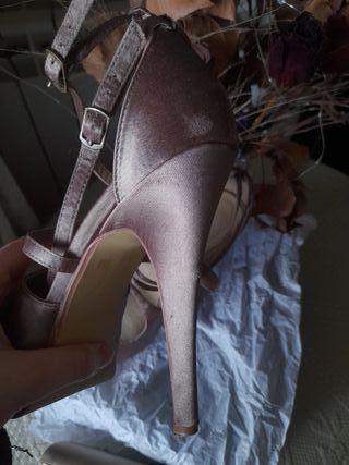 Conjunto fiesta tacones y bolso beige/dorado