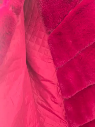 Abrigo granate de pelo sintético