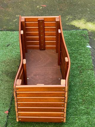 Fioriera rialzata in legno