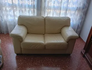 Sofá de piel de 2 plazas color beige