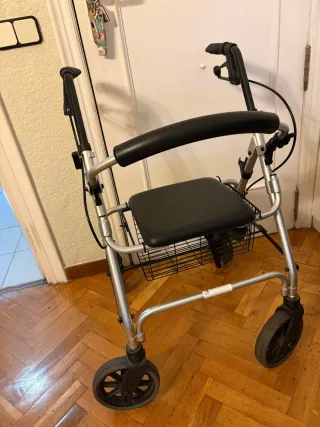 Andador 4 ruedas con freno, cesta y asiento
