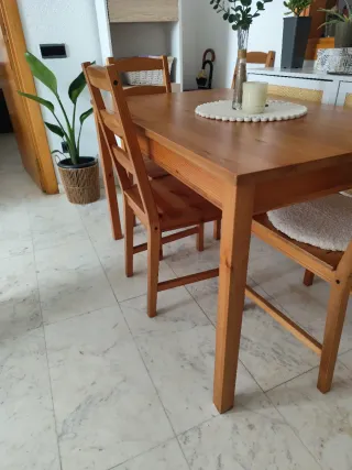 Mesa comedor y 4 sillas madera