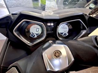 Yamaha X-MAX 125 Momodesign