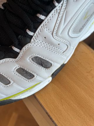 Zapatillas Boomerang Padel Negras y Blancas