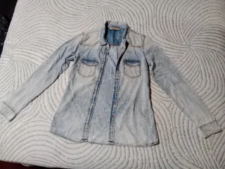 Camicia denim sfilacciata effetto lavato