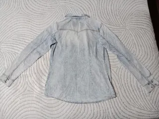 Camicia denim sfilacciata effetto lavato
