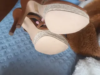 Sandalias Red Girls tacón fino marrones