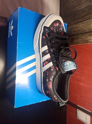 Zapatillas Adidas plataforma flores