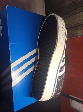 Zapatillas Adidas plataforma flores