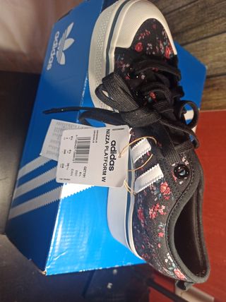 Zapatillas Adidas plataforma flores