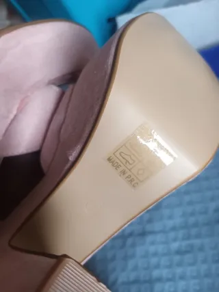 Sandalias tacón grueso beige/rosa