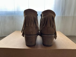 Botines Musse&Cloud flecos ante marrón