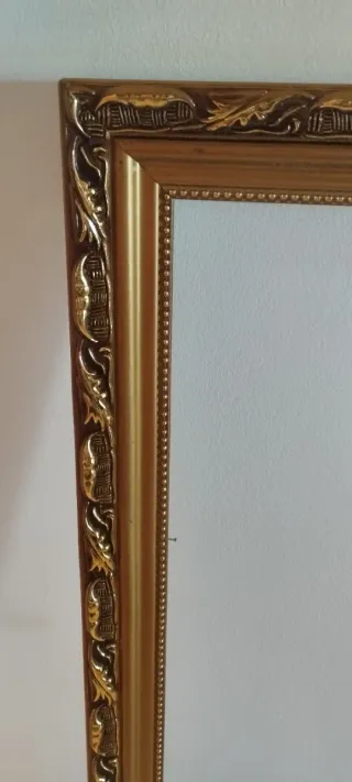 Marco dorado decorativo