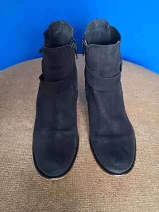 Botines de ante negros