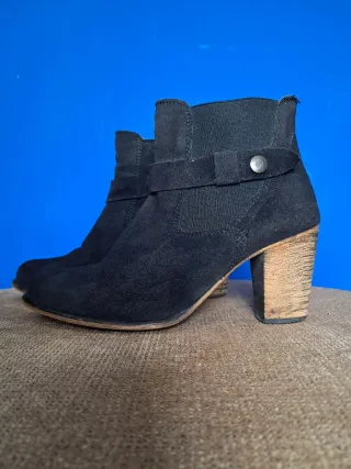 Botines de ante negros