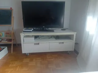 Mueble TV blanco y madera