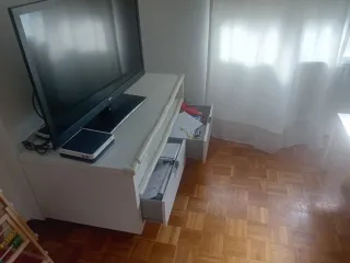 Mueble TV blanco y madera