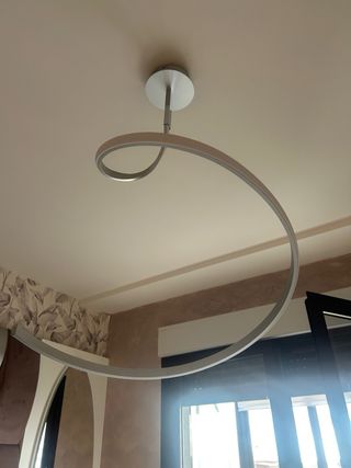 Lámpara de techo moderna diseño curvo