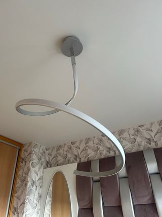 Lámpara de techo moderna diseño curvo