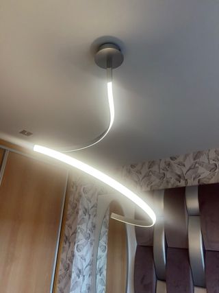 Lámpara de techo moderna diseño curvo