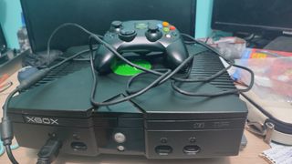 Xbox Original Negra con Cables y Mando