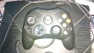 Xbox Original Negra con Cables y Mando