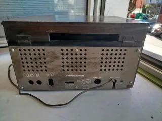 Radio y tocadiscos Crosley antiguo