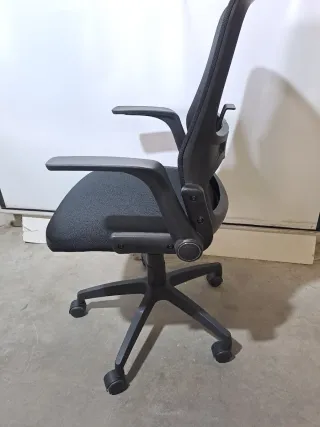 Silla de oficina ergonómica negra