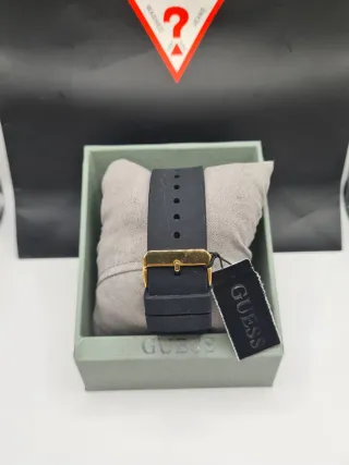 Reloj Guess Dorado y Negro con Cristales