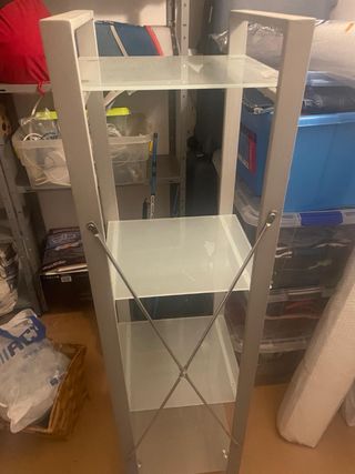 Estantería de cristal y acero