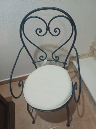 Silla de forja decorativa