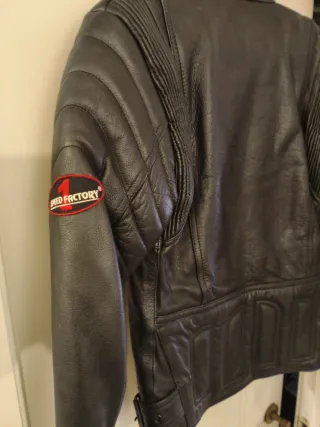 Chaqueta de cuero para moto mujer