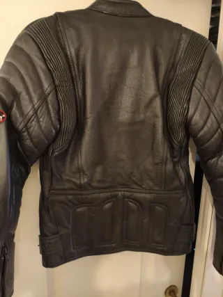 Chaqueta de cuero para moto mujer