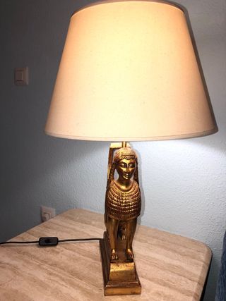 Lámpara de mesa diseño esfinge dorada