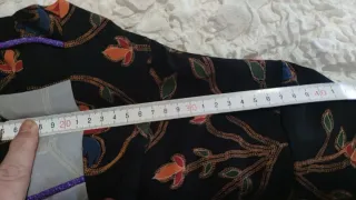 Blusa estampada floral negra