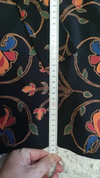 Blusa estampada floral negra