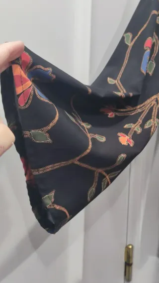 Blusa estampada floral negra