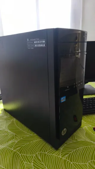 PC Sobremesa HP + Monitor + Teclado