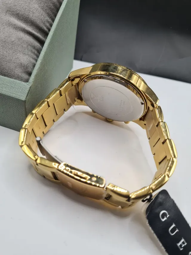 Reloj Guess Dorado y Negro