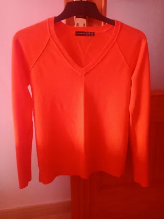 Jersey fino naranja cuello pico
