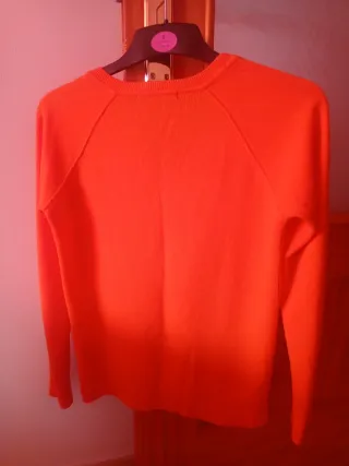 Jersey fino naranja cuello pico