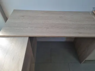 Escritorio de madera en L