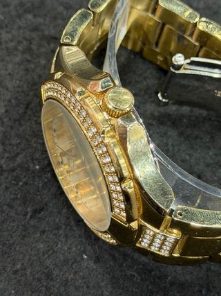 Reloj Guess Dorado con Cristales