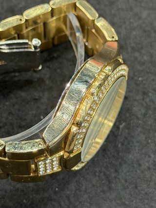 Reloj Guess Dorado con Cristales