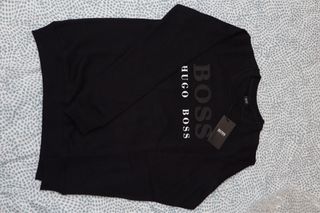 Camisola BOSS preta com logo em relevo