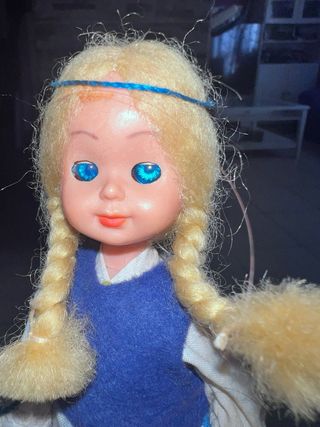 Muñeca folclórica vintage Suiza